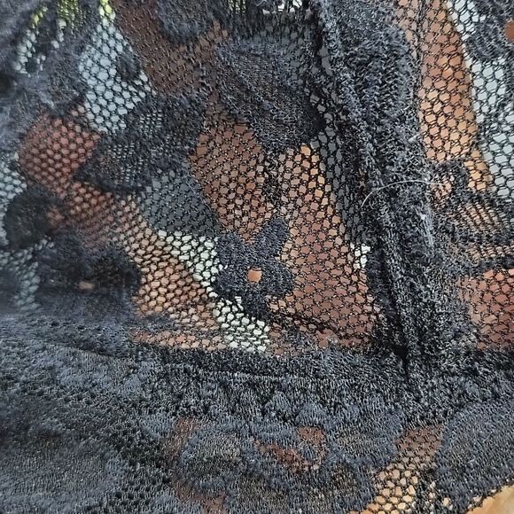 Gilly Hicks Top Womens XSmall Black Halter Bralette Lace V Neck Open Back Boho - Picture 10 of 16